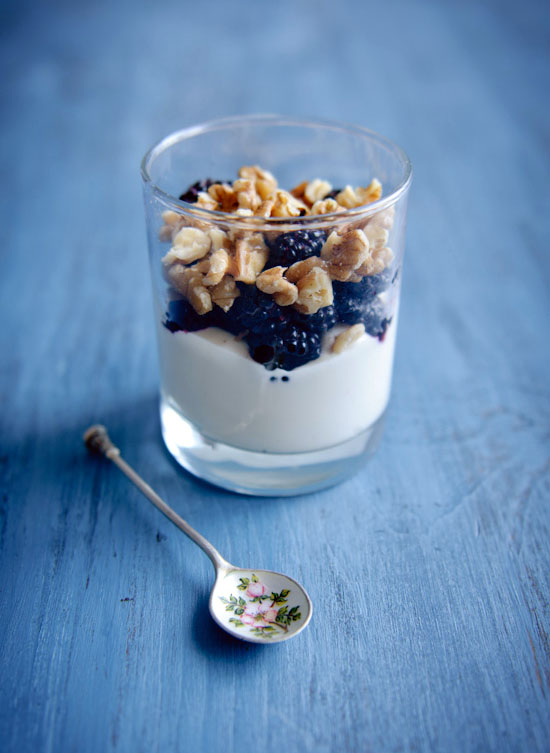 berry yogurt parfait recipe with black raspberries