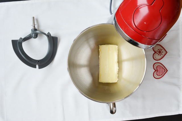 How To Make The Perfect Buttercream Frosting - Lauren Caris Cooks
