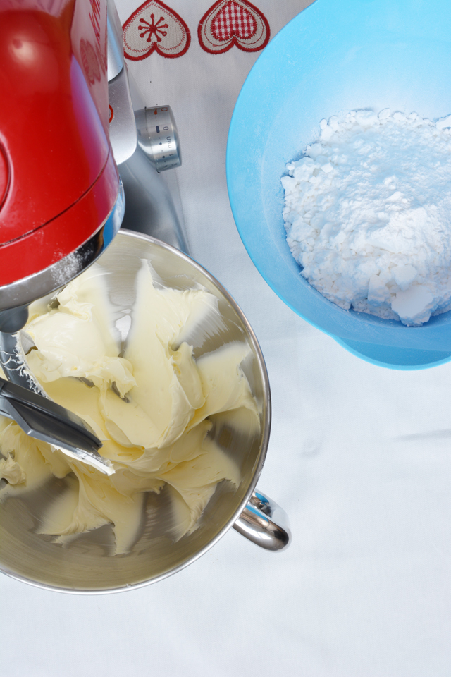 How To Make The Perfect Buttercream Frosting - Lauren Caris Cooks