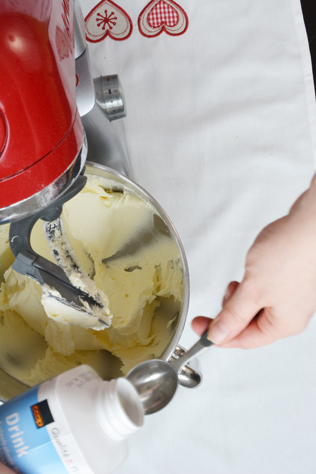 How To Make The Perfect Buttercream Frosting - Lauren Caris Cooks