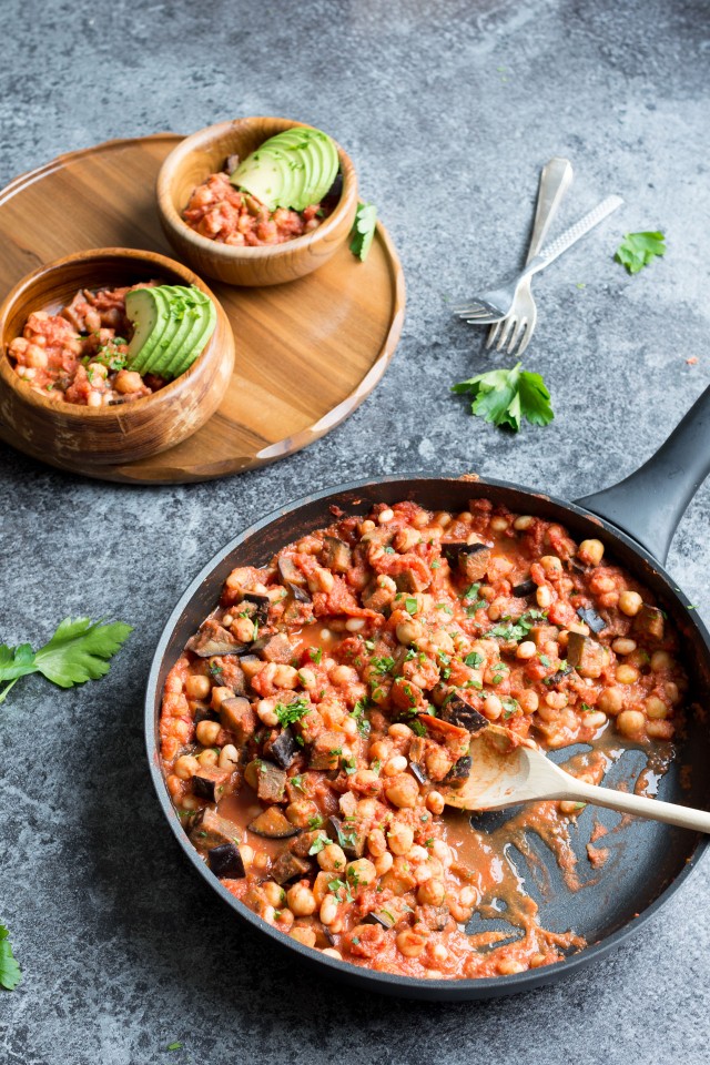 A 10 minute creamy vegan bean casserole, perfect to have on hand when you want a quick, easy dinner! Give this flavour packed dish a try one night this week for a great hearty, healthy and completely vegan meal!