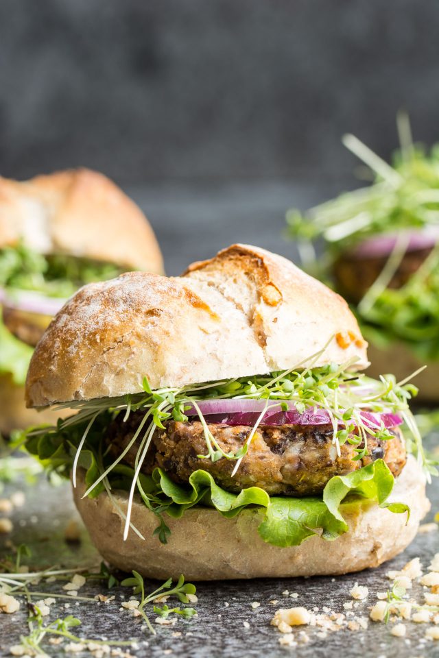 Super quick vegan black bean burgers. Ready in 15-20 minutes, these are packed with protein and fresh veggies, perfect for a late summer picnic!
