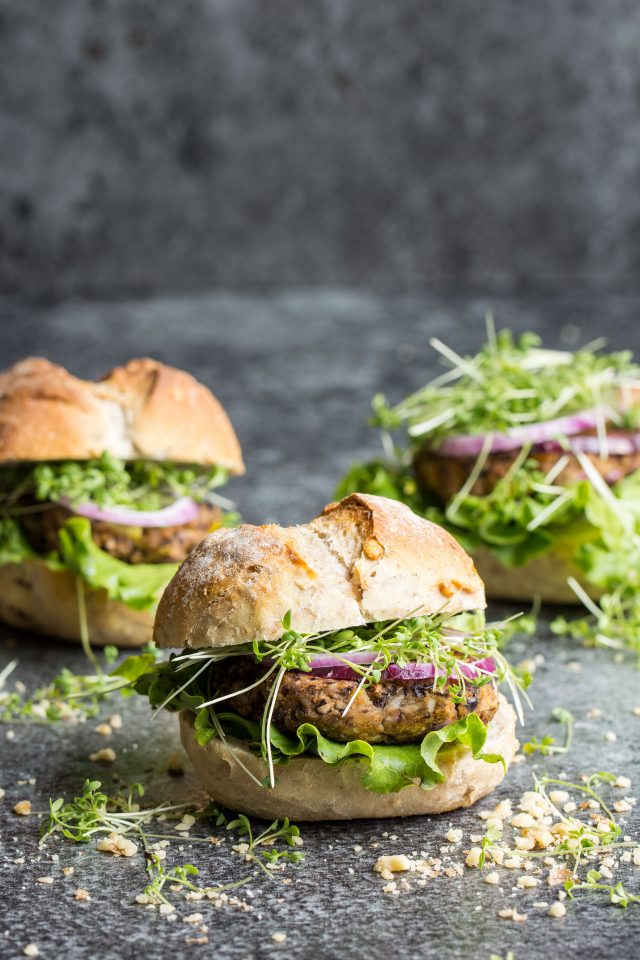Super quick vegan black bean burgers. Ready in 15-20 minutes, these are packed with protein and fresh veggies, perfect for a late summer picnic!